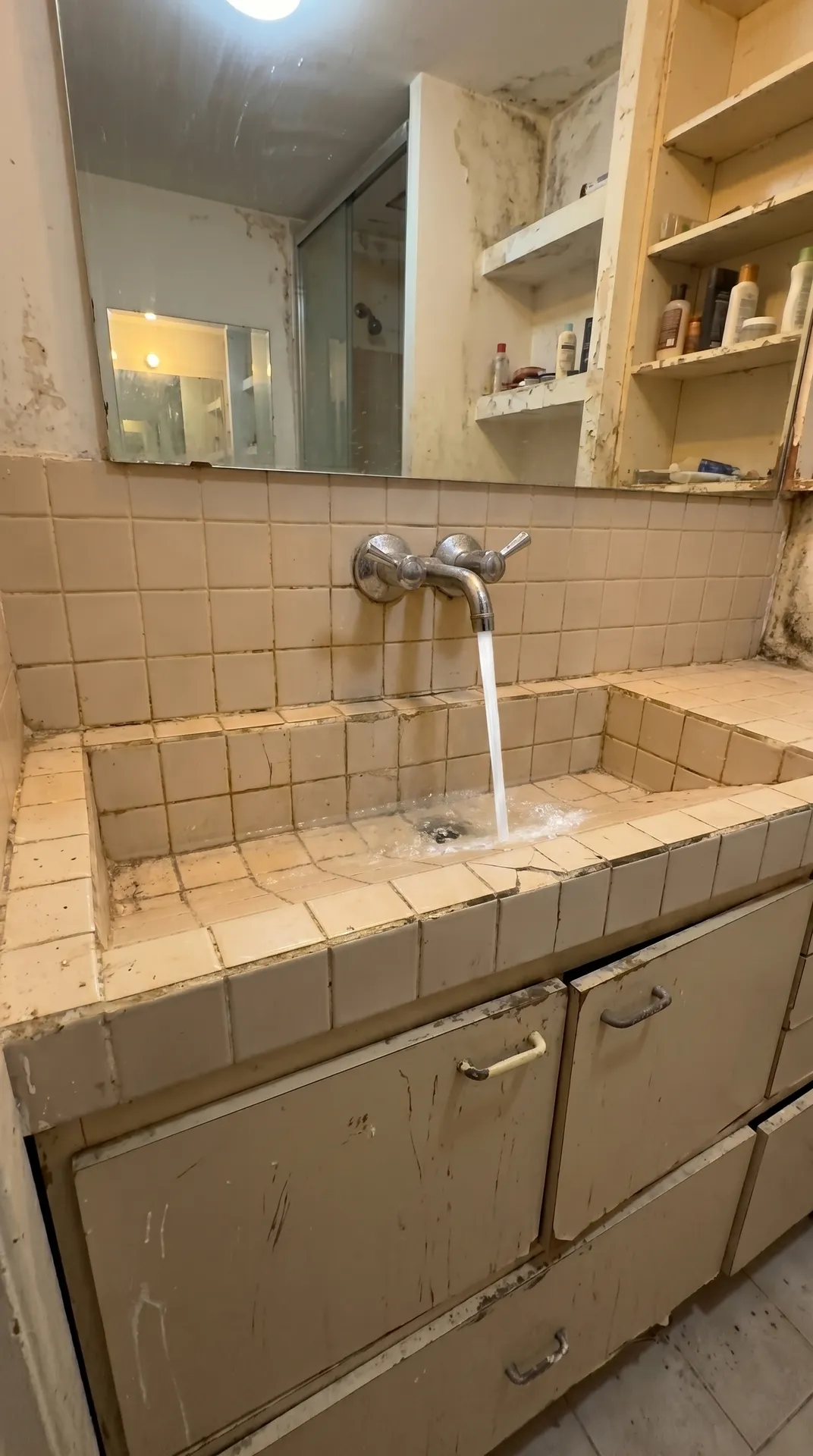 Umywalka i brodzik z płytek na wymiar — Warszawa